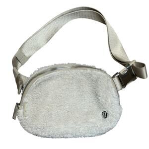 Lululemon Everywhere Fleece Belt Bag Crossbody Ivory Sherpa Beige Belt OS Travel